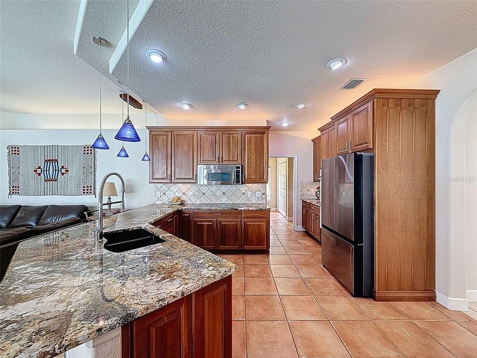 Active With Contract: $820,000 (3 beds, 2 baths, 2412 Square Feet)