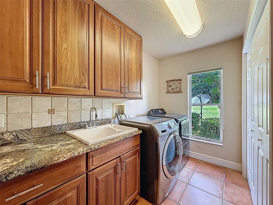 Active With Contract: $820,000 (3 beds, 2 baths, 2412 Square Feet)