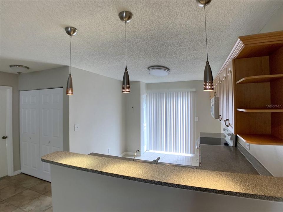 合同活跃: $1,250 (2 贝兹, 2 浴室, 840 平方英尺)