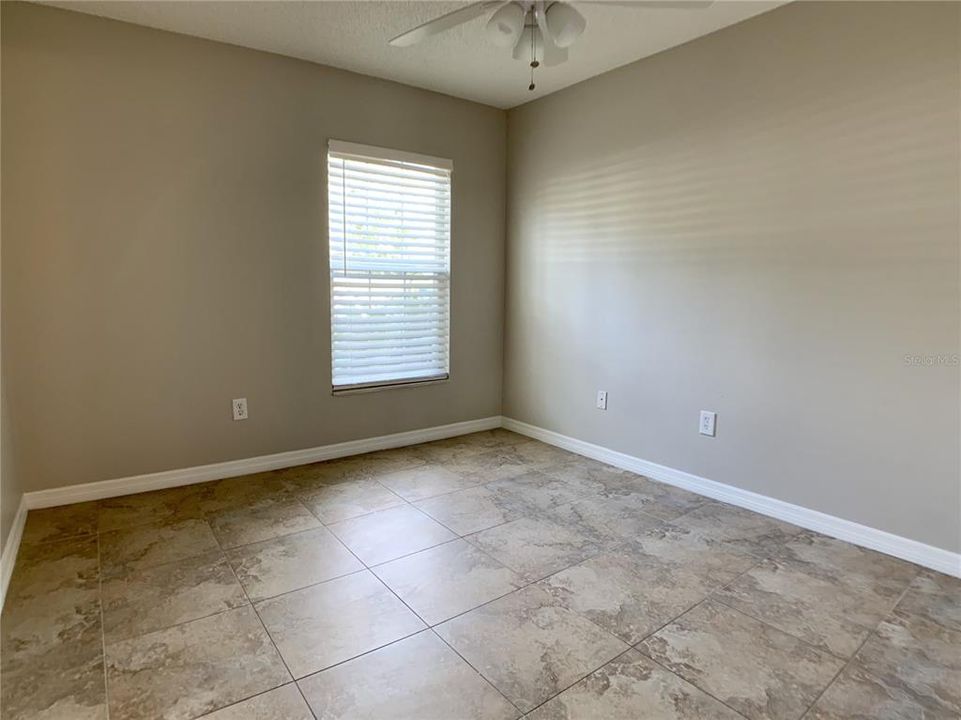 合同活跃: $1,250 (2 贝兹, 2 浴室, 840 平方英尺)