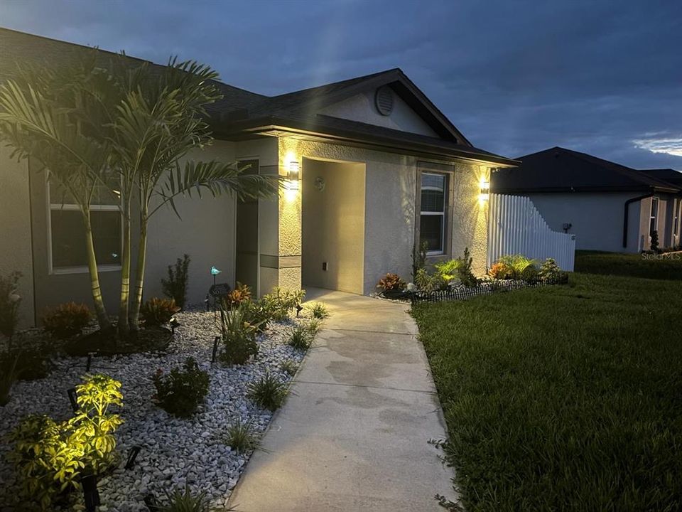 Под контрактом: $300,000 (3 спален, 2 ванн, 1461 Квадратных фут)