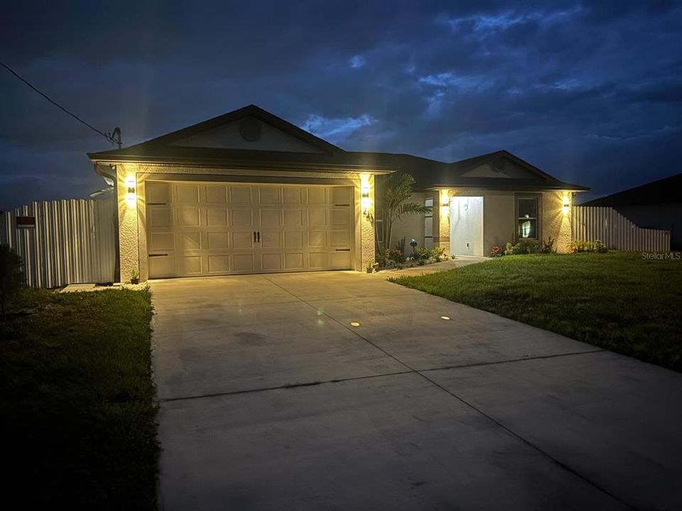 Под контрактом: $300,000 (3 спален, 2 ванн, 1461 Квадратных фут)