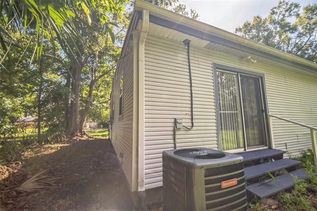 Под контрактом: $257,700 (3 спален, 2 ванн, 1612 Квадратных фут)