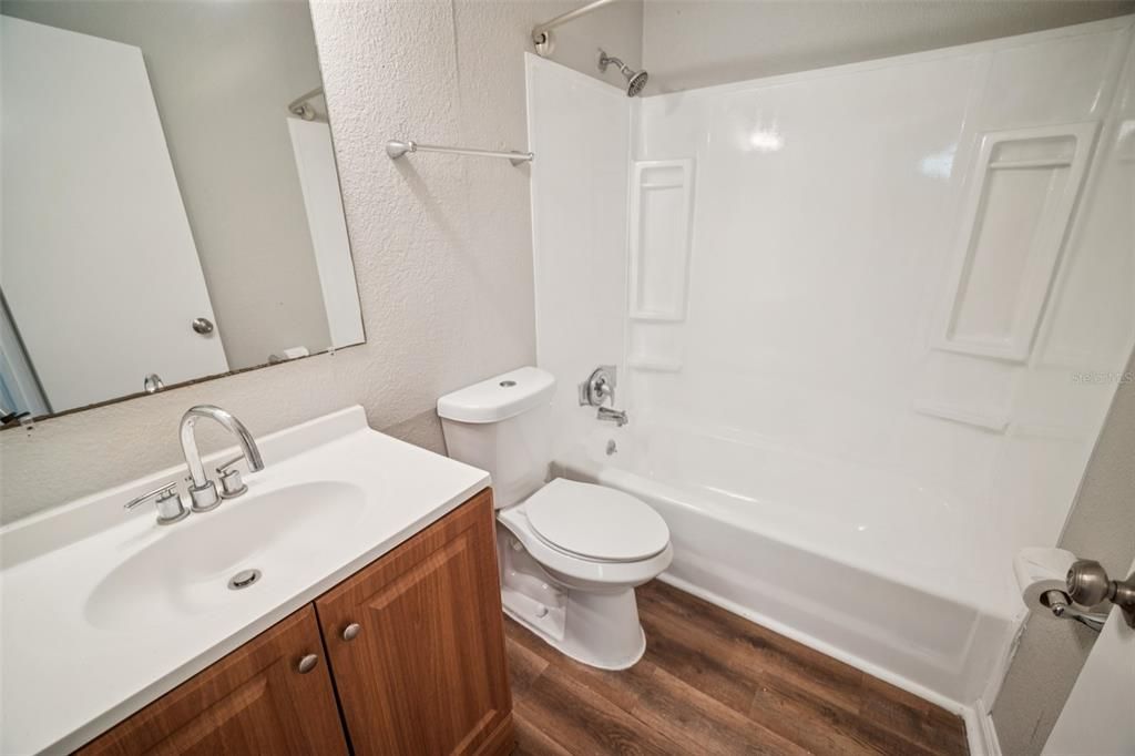 Под контрактом: $257,700 (3 спален, 2 ванн, 1612 Квадратных фут)