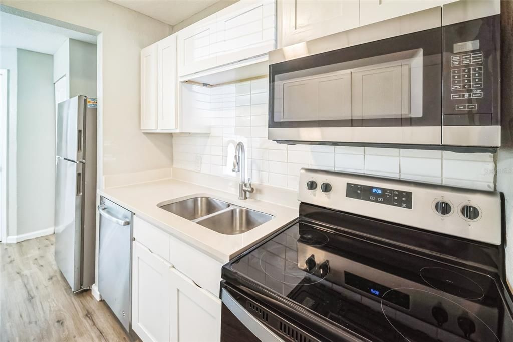 Под контрактом: $257,700 (3 спален, 2 ванн, 1612 Квадратных фут)