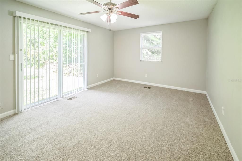 Под контрактом: $257,700 (3 спален, 2 ванн, 1612 Квадратных фут)