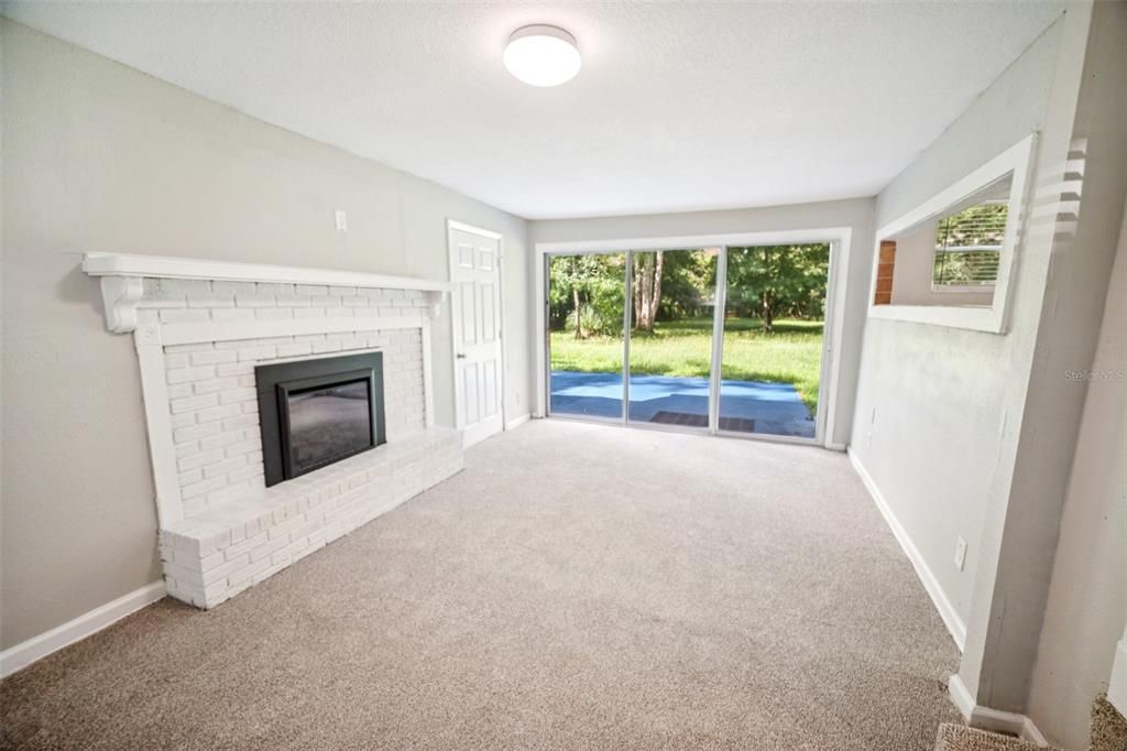 Под контрактом: $257,700 (3 спален, 2 ванн, 1612 Квадратных фут)