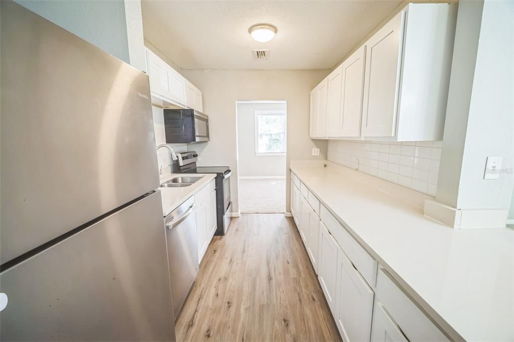 Под контрактом: $257,700 (3 спален, 2 ванн, 1612 Квадратных фут)