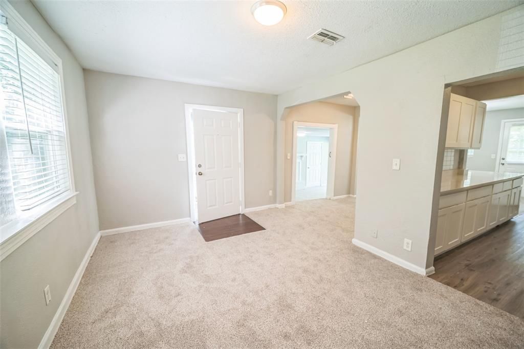 Под контрактом: $257,700 (3 спален, 2 ванн, 1612 Квадратных фут)