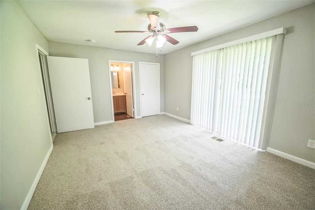 Под контрактом: $257,700 (3 спален, 2 ванн, 1612 Квадратных фут)