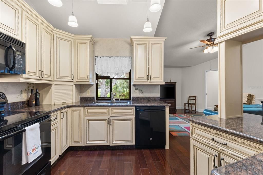 For Sale: $415,000 (3 beds, 2 baths, 1590 Square Feet)