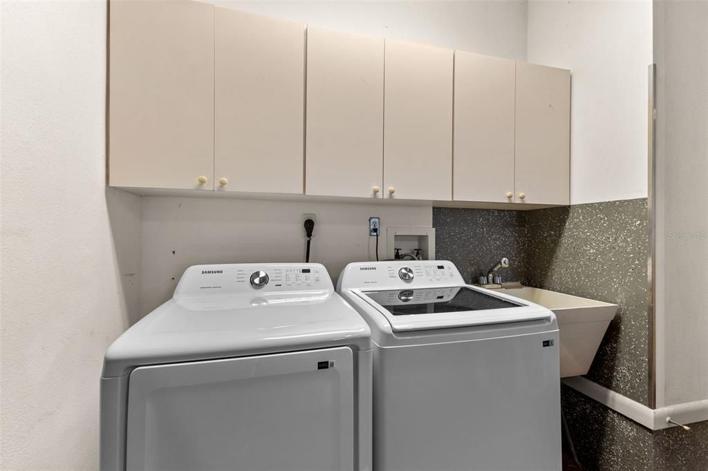 For Sale: $415,000 (3 beds, 2 baths, 1590 Square Feet)