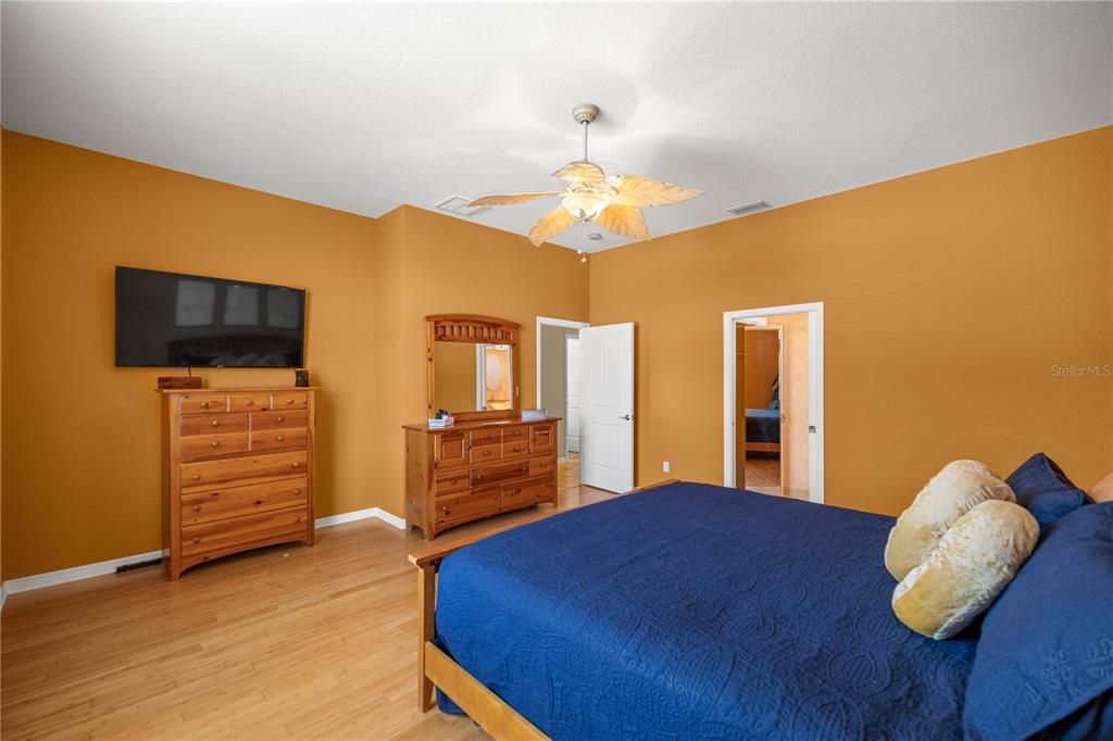 For Sale: $919,000 (3 beds, 2 baths, 1728 Square Feet)