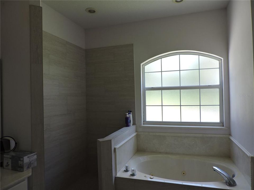 For Sale: $797,000 (3 beds, 2 baths, 1832 Square Feet)