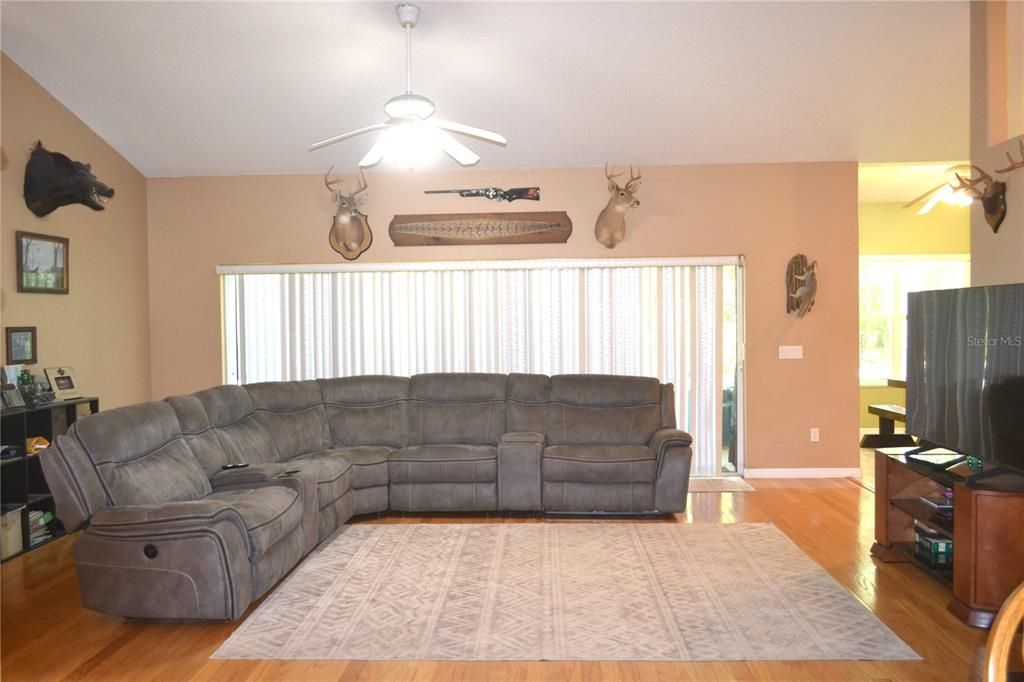 For Sale: $797,000 (3 beds, 2 baths, 1832 Square Feet)