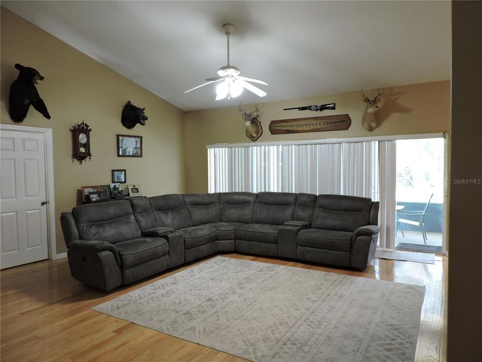 For Sale: $797,000 (3 beds, 2 baths, 1832 Square Feet)