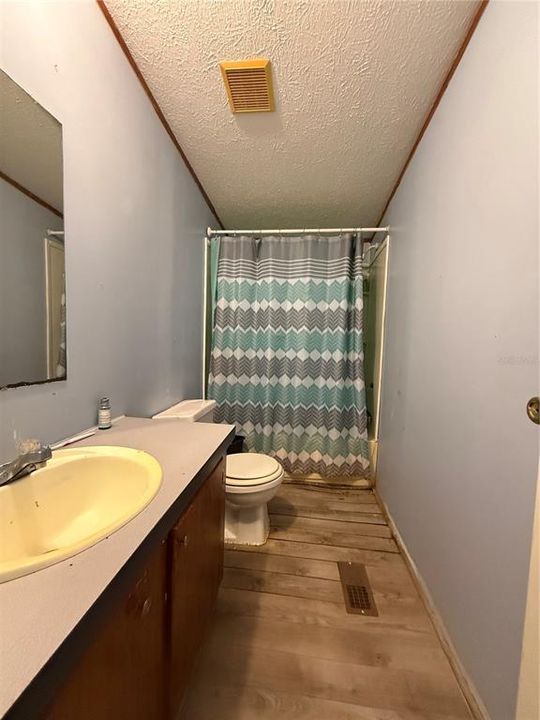 На продажу: $129,900 (3 спален, 2 ванн, 1389 Квадратных фут)