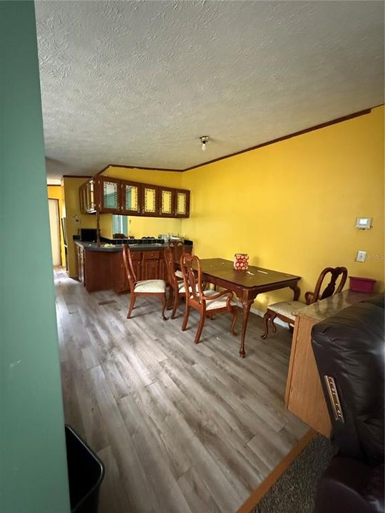 На продажу: $129,900 (3 спален, 2 ванн, 1389 Квадратных фут)