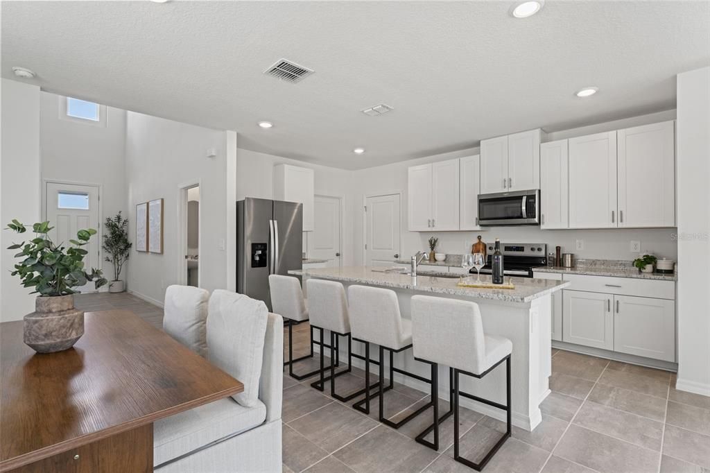 На продажу: $315,000 (4 спален, 2 ванн, 2168 Квадратных фут)