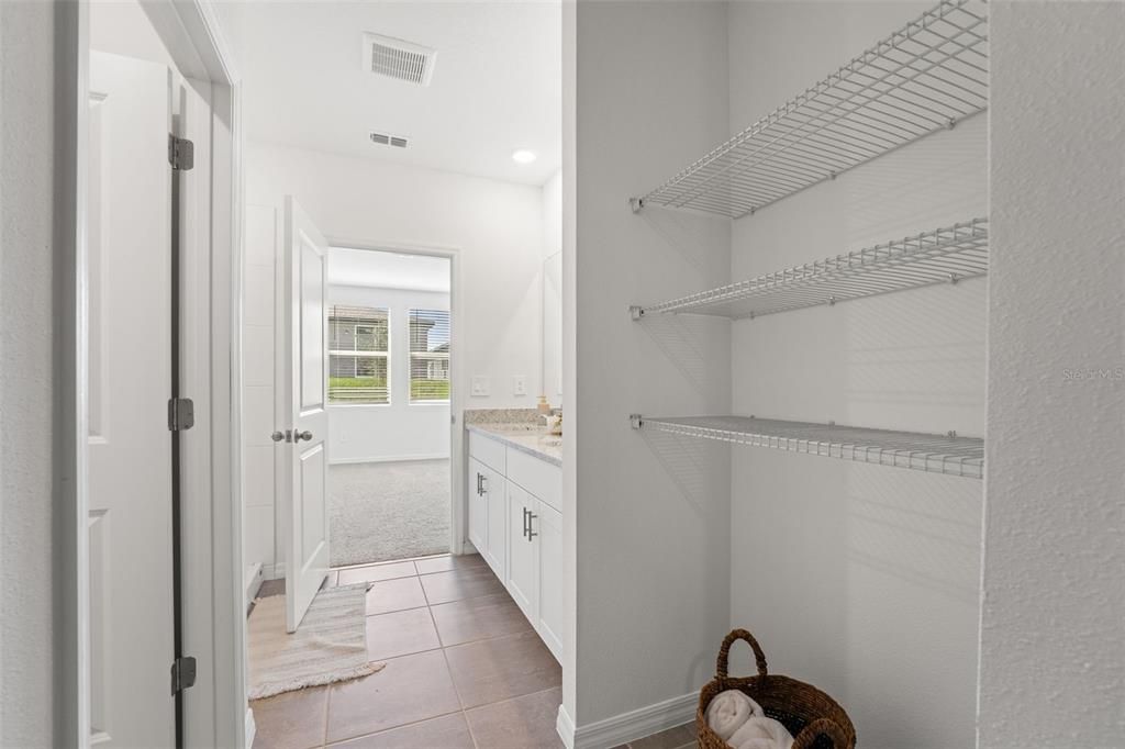 На продажу: $315,000 (4 спален, 2 ванн, 2168 Квадратных фут)