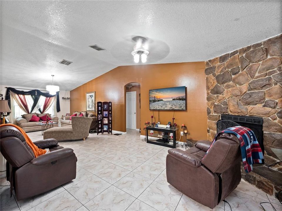 待售: $595,990 (3 贝兹, 2 浴室, 1629 平方英尺)