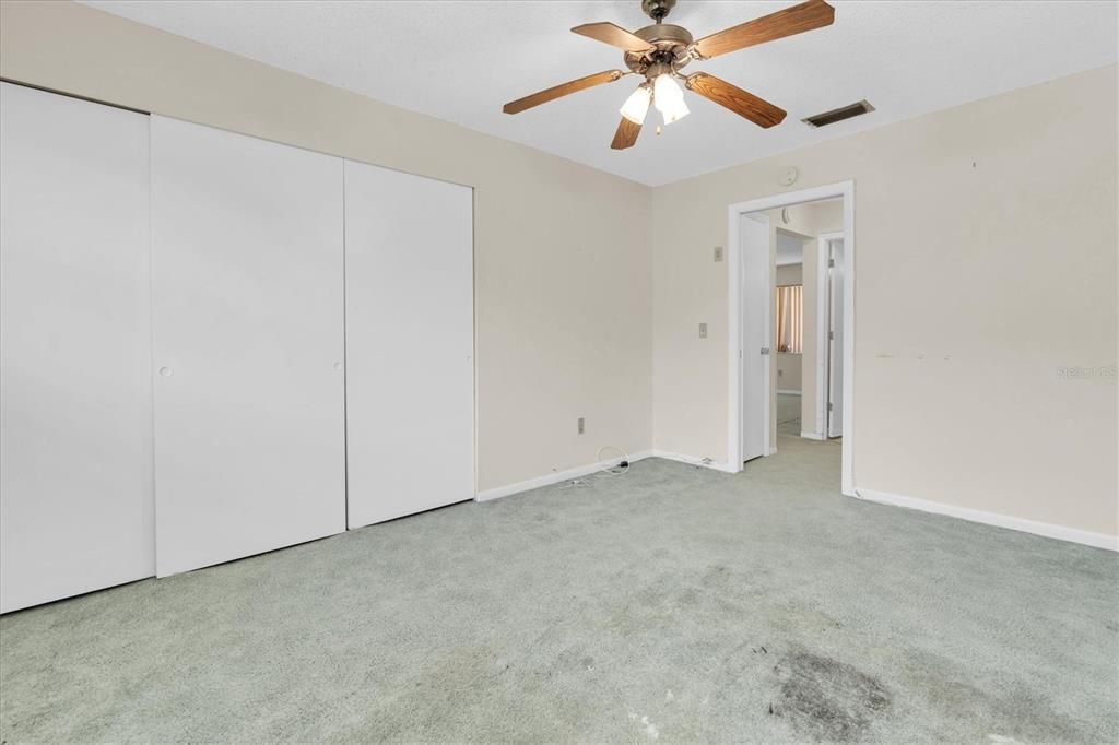 For Sale: $82,000 (1 beds, 1 baths, 902 Square Feet)