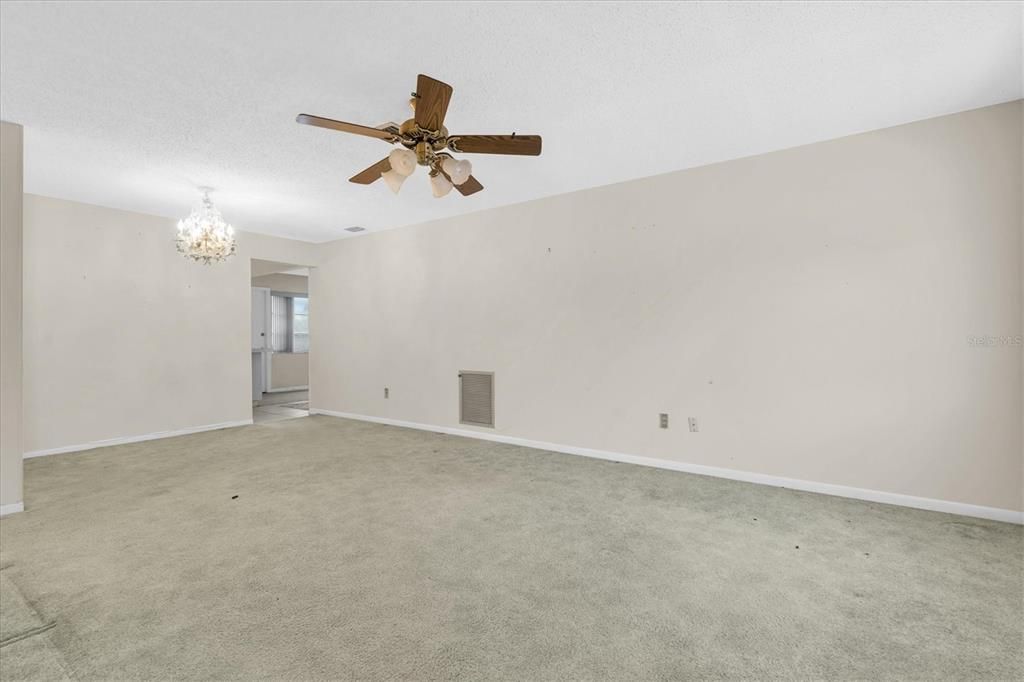 For Sale: $82,000 (1 beds, 1 baths, 902 Square Feet)