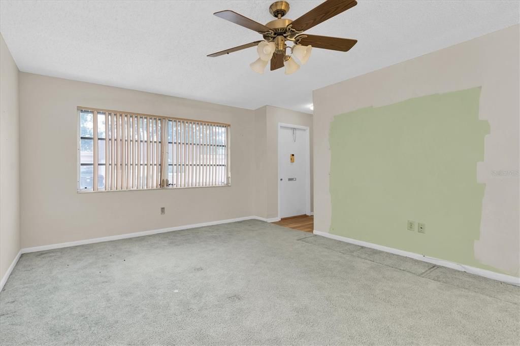 For Sale: $82,000 (1 beds, 1 baths, 902 Square Feet)