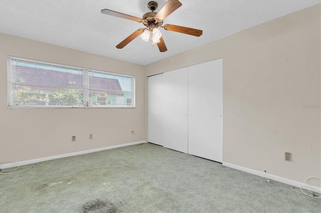 For Sale: $82,000 (1 beds, 1 baths, 902 Square Feet)