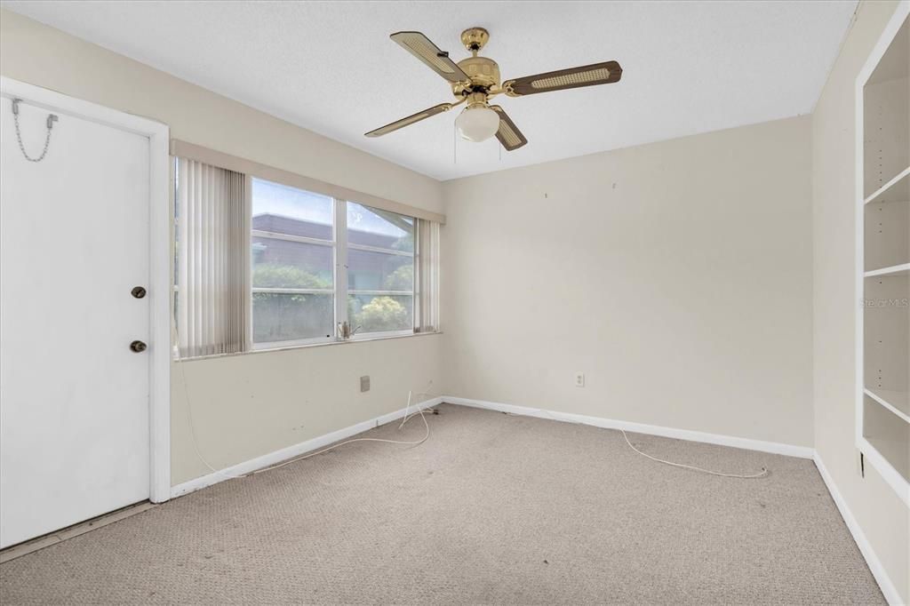 For Sale: $82,000 (1 beds, 1 baths, 902 Square Feet)