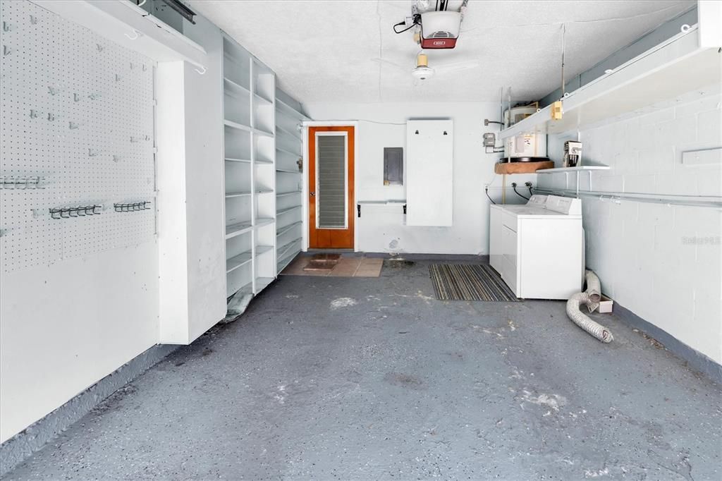 For Sale: $82,000 (1 beds, 1 baths, 902 Square Feet)