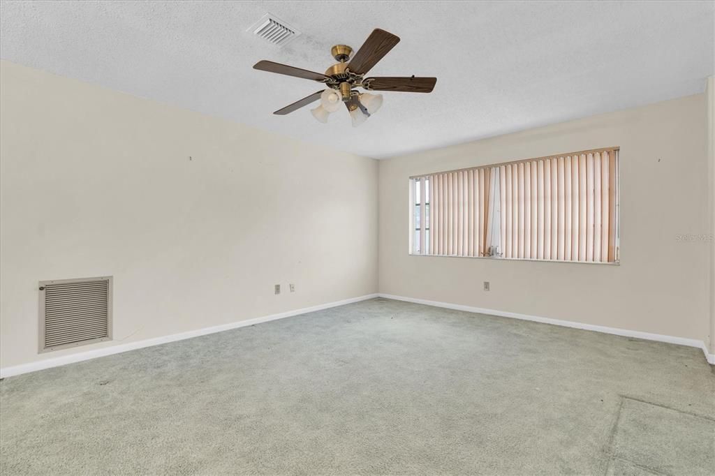 For Sale: $82,000 (1 beds, 1 baths, 902 Square Feet)