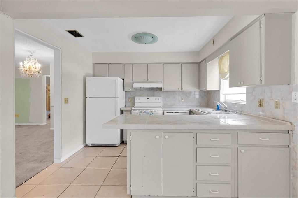 For Sale: $82,000 (1 beds, 1 baths, 902 Square Feet)