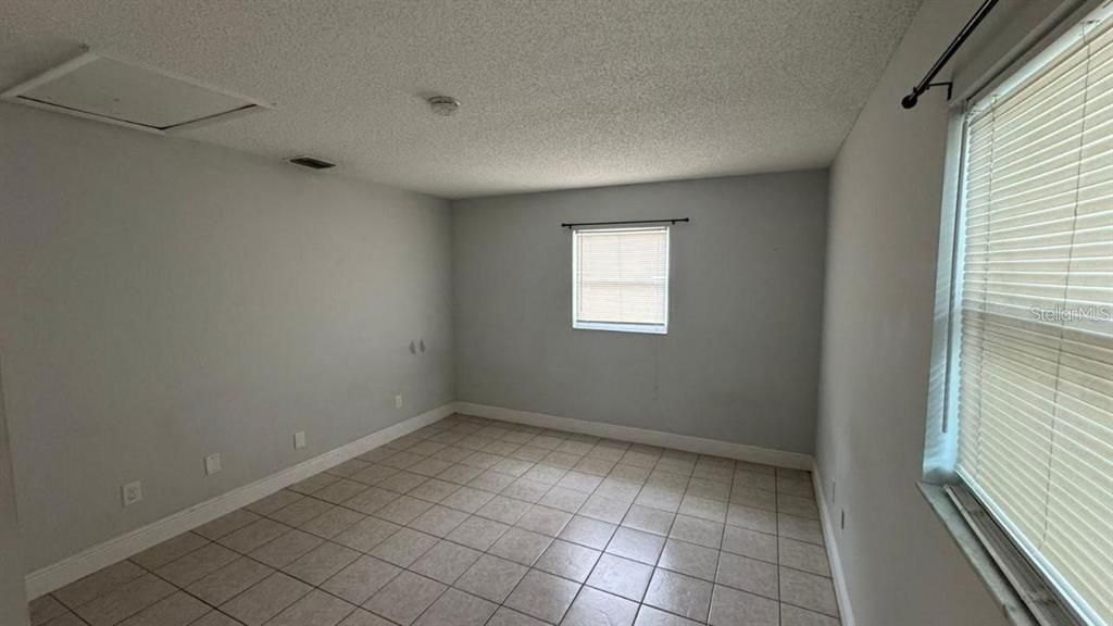 出租: $1,197 (1 贝兹, 1 浴室, 750 平方英尺)