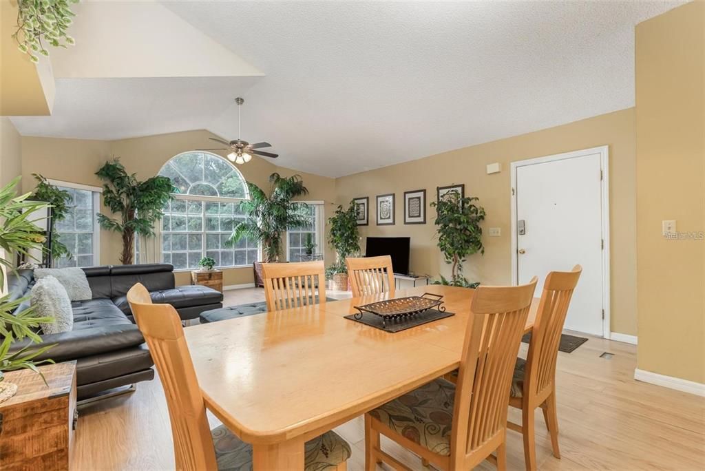 Activo con contrato: $150,000 (3 camas, 2 baños, 1287 Pies cuadrados)