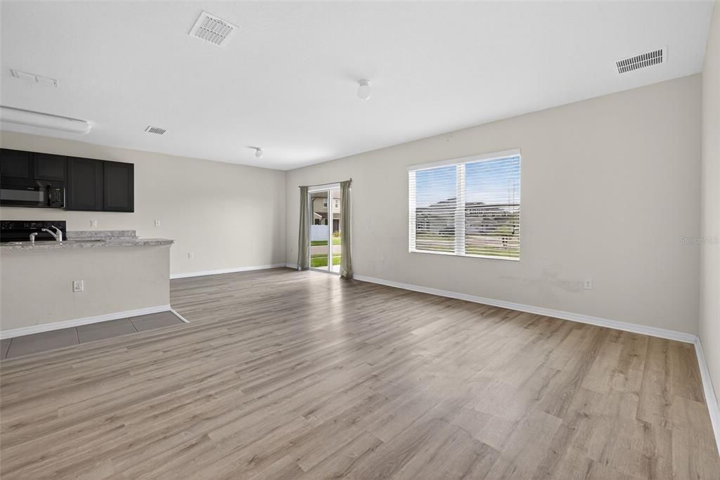 Active With Contract: $375,000 (5 beds, 2 baths, 2905 Square Feet)