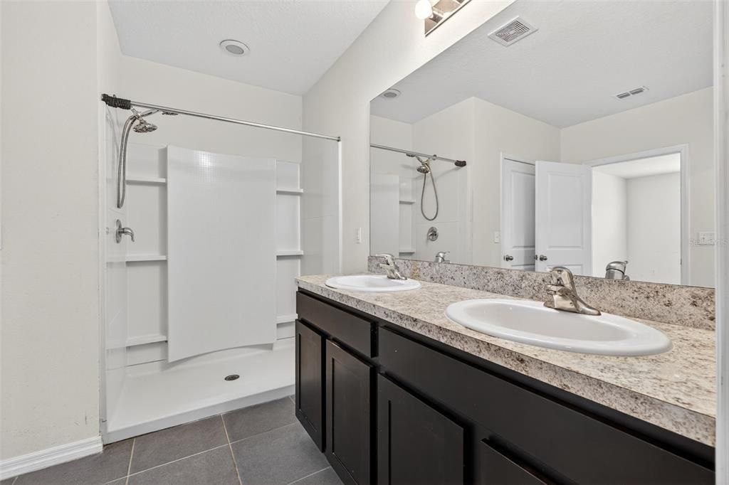 Active With Contract: $375,000 (5 beds, 2 baths, 2905 Square Feet)