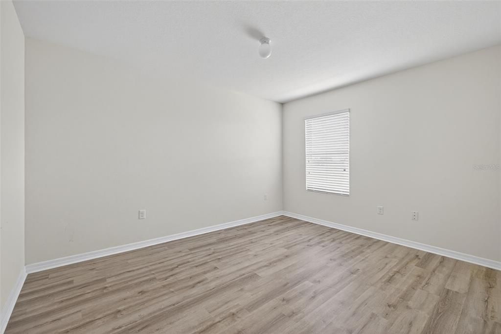 Active With Contract: $375,000 (5 beds, 2 baths, 2905 Square Feet)