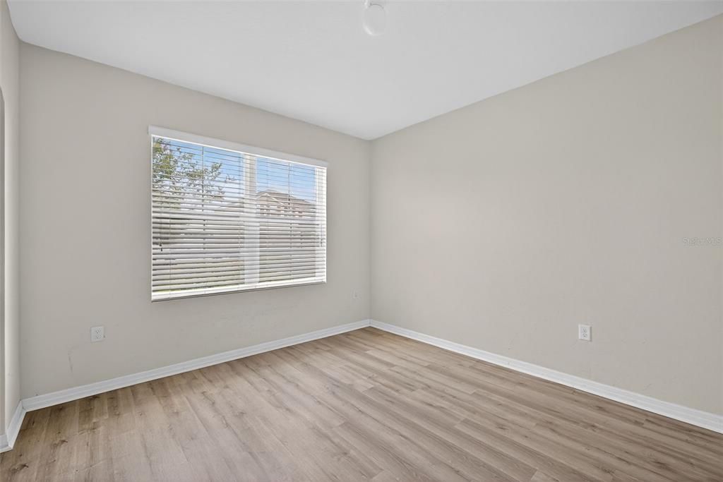 Active With Contract: $375,000 (5 beds, 2 baths, 2905 Square Feet)