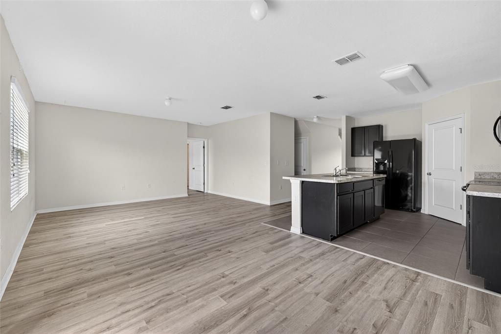 Active With Contract: $375,000 (5 beds, 2 baths, 2905 Square Feet)