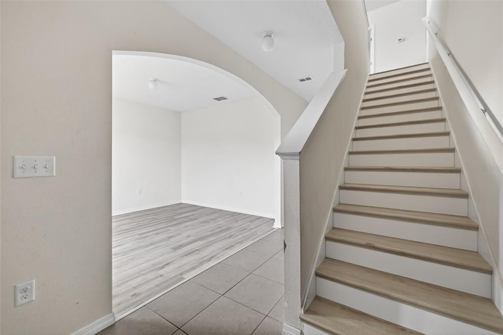 Active With Contract: $375,000 (5 beds, 2 baths, 2905 Square Feet)