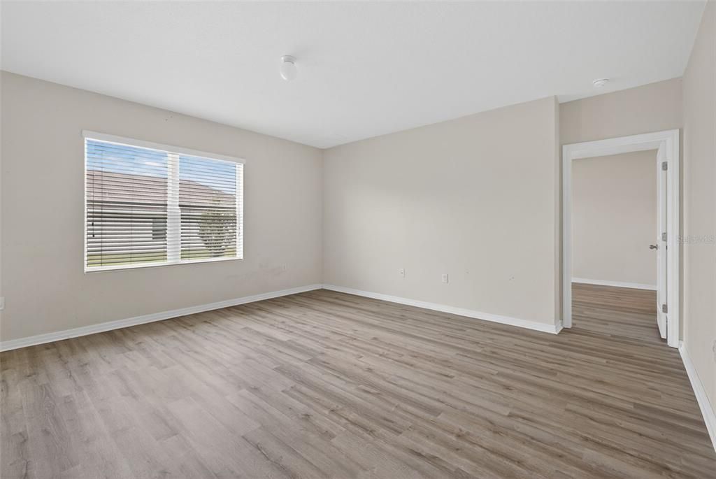 Active With Contract: $375,000 (5 beds, 2 baths, 2905 Square Feet)