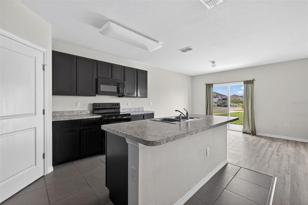 Active With Contract: $375,000 (5 beds, 2 baths, 2905 Square Feet)