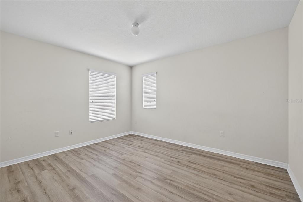 Active With Contract: $375,000 (5 beds, 2 baths, 2905 Square Feet)