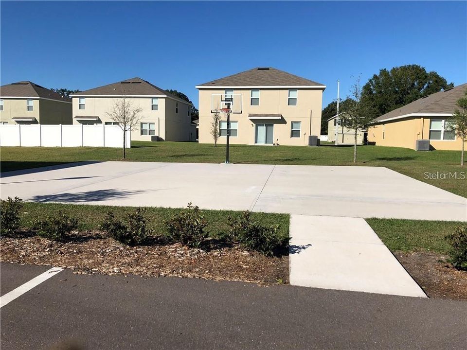 Active With Contract: $375,000 (5 beds, 2 baths, 2905 Square Feet)