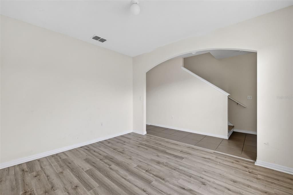 Active With Contract: $375,000 (5 beds, 2 baths, 2905 Square Feet)