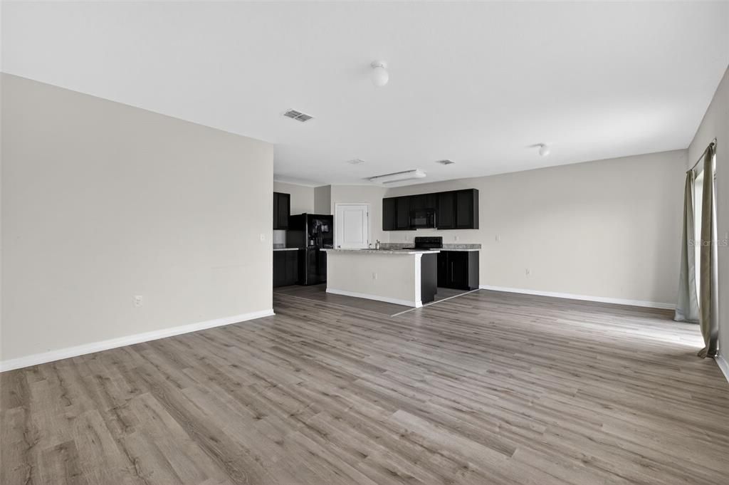 Active With Contract: $375,000 (5 beds, 2 baths, 2905 Square Feet)