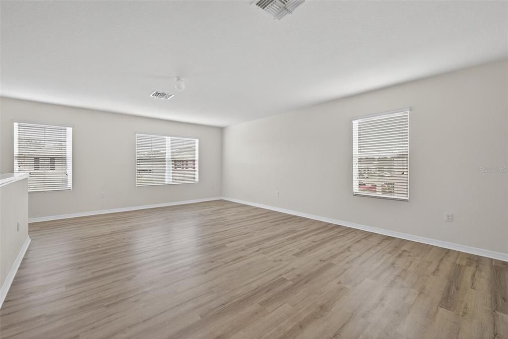 Active With Contract: $375,000 (5 beds, 2 baths, 2905 Square Feet)