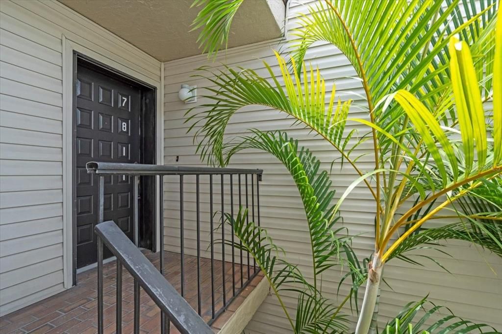 Под контрактом: $150,000 (1 спален, 1 ванн, 975 Квадратных фут)