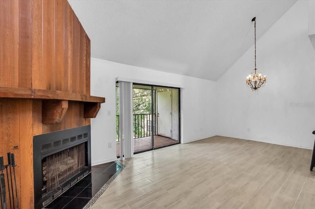 Под контрактом: $150,000 (1 спален, 1 ванн, 975 Квадратных фут)